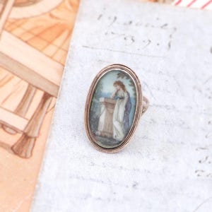 Georgian miniature mourning ring in low gold (bas titre), memorial ring, sentimental ring | Maison Mohs