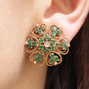 Retro emerald ear clips in 10k rose gold, unpierced ears, vintage clip earrings, emerald round cut, Retro jewelry | Maison Mohs