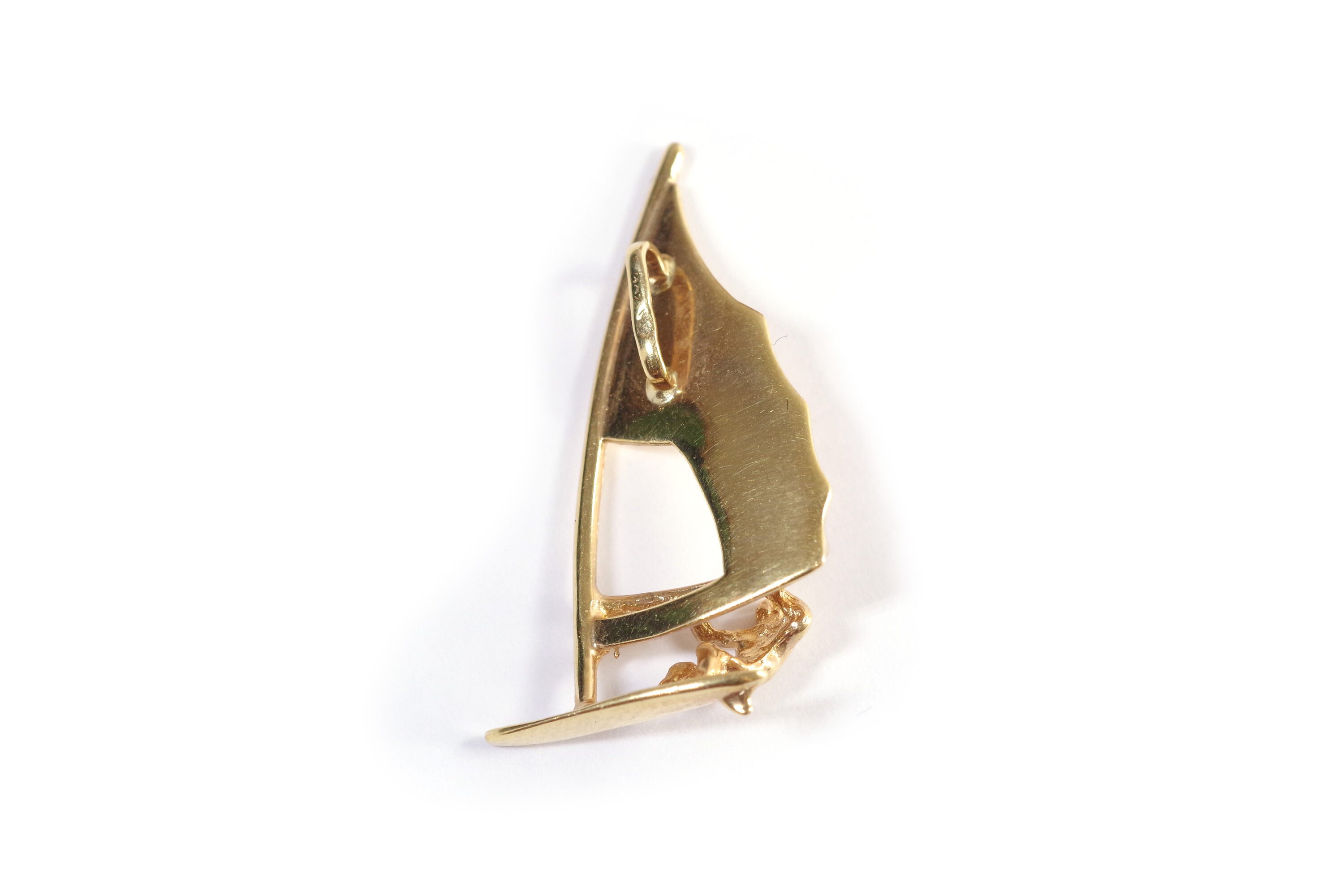 Pendentif Or 18k Planche à Voile 2.53g - Bijou Occasion Remis à Neuf En Bijouterie