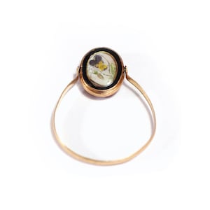 Georgian portrait pansy swivel ring in 18k gold, lady portrait, pansy flower, sentimental ring, flip ring, antique flip ring | Maison Mohs