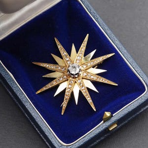 Large Victorian 16-pointed star diamond brooch in 18k yellow gold, Antique celestial brooch, celestial antique jewelry | Maison Mohs