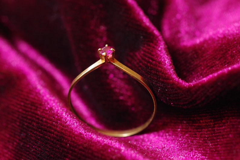 Pointy yellow gold 18k vintage ring with ruby The Daily Jewellery wedding band engagement ring