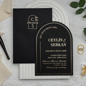 Schwarze und goldene Hochzeitseinladung, Initialen Goldfolie Letterpress bedruckter schwarzer Umschlag, Oval Geschwungene Schwarze Hochzeitskarte