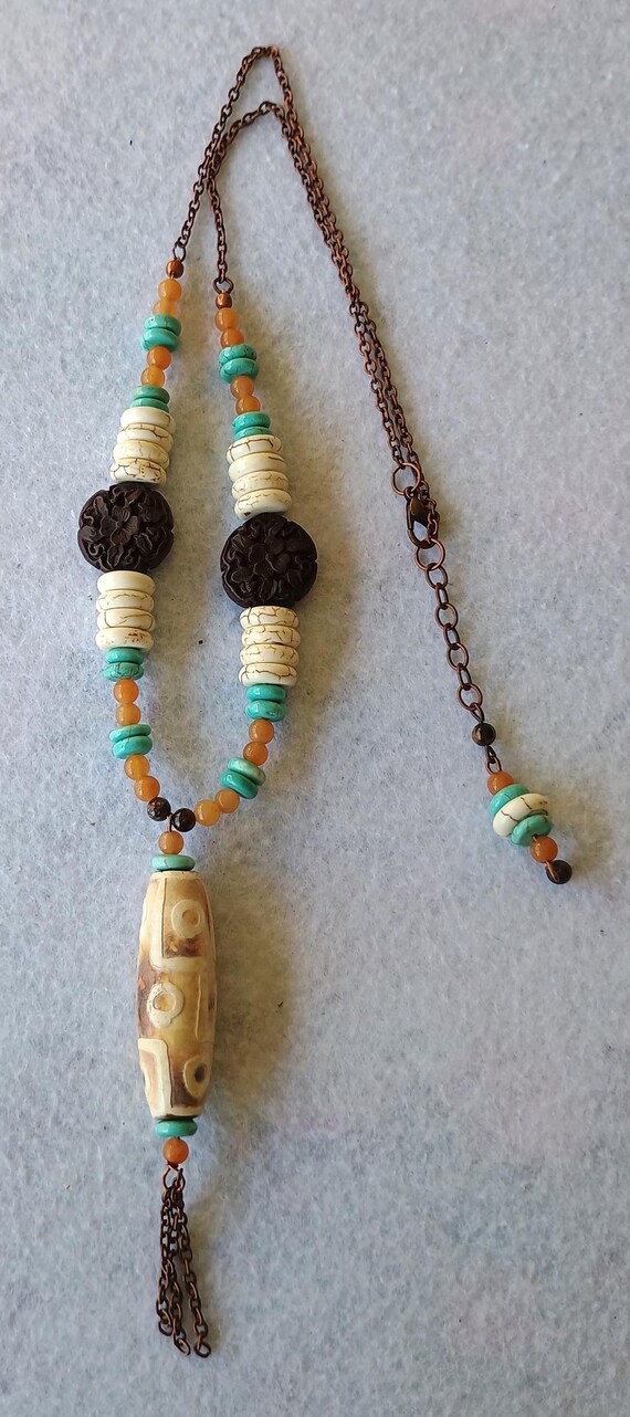 Collier Pendentif En Agate Sculptée Tibétaine - Forme Unique, Multicolore, Pierre Naturelle, Bijou Vintage Occasion
