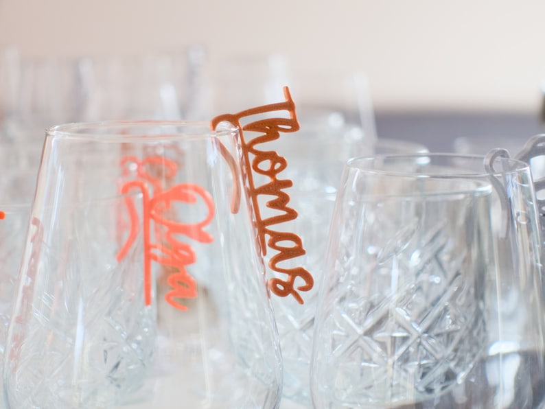 Personalisierte Glas-Markierer für alle Glasarten Weingläser, Wassergläser, Whisky Gläser, etc auch als Namensschilder nutzbar Bild 3