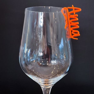 Personalisierte Glas-Markierer für alle Glasarten Weingläser, Wassergläser, Whisky Gläser, etc auch als Namensschilder nutzbar Orange
