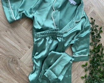 Women's Short Sleeve / Long trousers Sage Green Pyjamas for Wedding Bride to be Bridal party Pyjamas bridesmaid gift personal