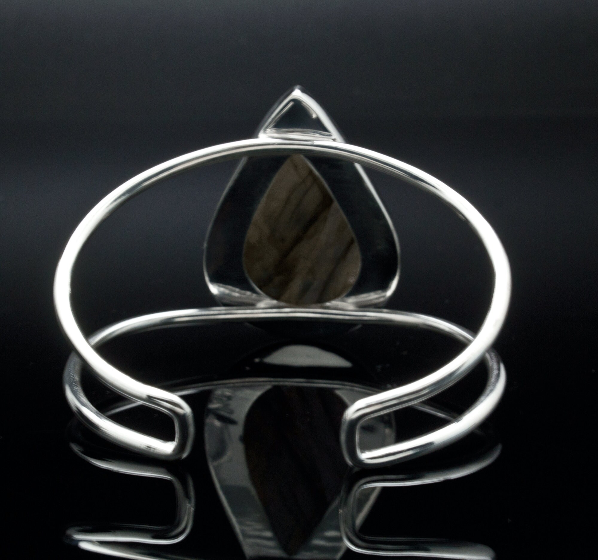 Sterling Silver Carved Labradorite Pendant - Etsy Canada