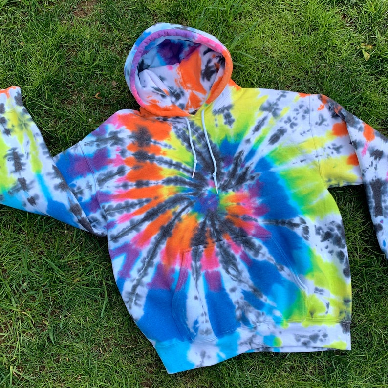 tie dye sweatshirt rainbow