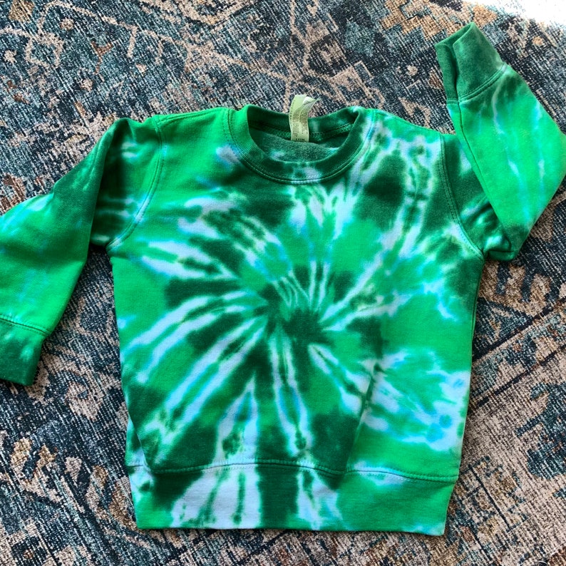 St. Patricks Day Tie Dye // St Patrick's Day Sweatshirt // | Etsy