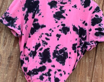 Pink Tie Dye T-Shirt // Pink and Black Tie Dye T-Shirt // PInk Panther Style Tie Dye // Tie Dyed Tee