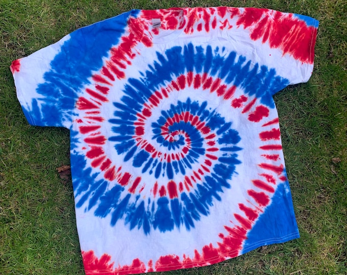 Spiral Red, White & Blue Tie-dye Crop Top, Cropped T-shirt, 4th of July