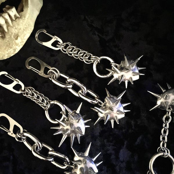 Spiked Heart Mace Keychain – Gothic Heart, Medieval Flail Heart, Alt Dark Romance Accessory