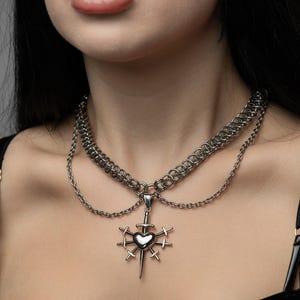 Dagger heart chain, Wounded heart