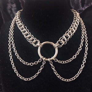 Triple chained O-ring choker