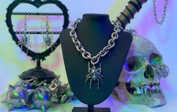 Large Black widow chain