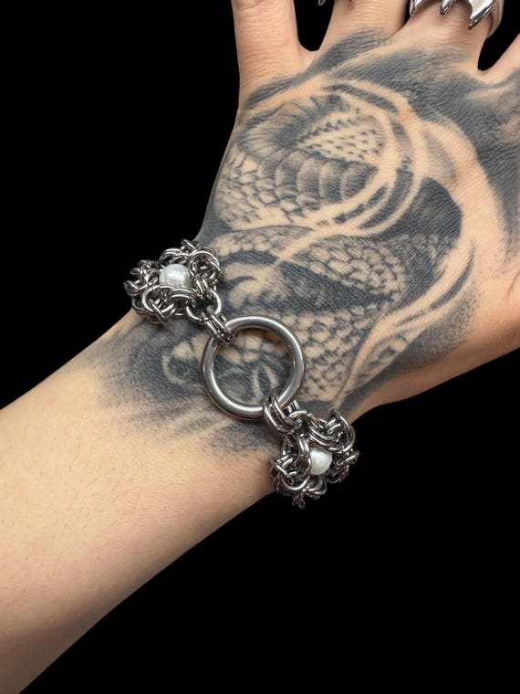 Pearl bracelet, chainmail