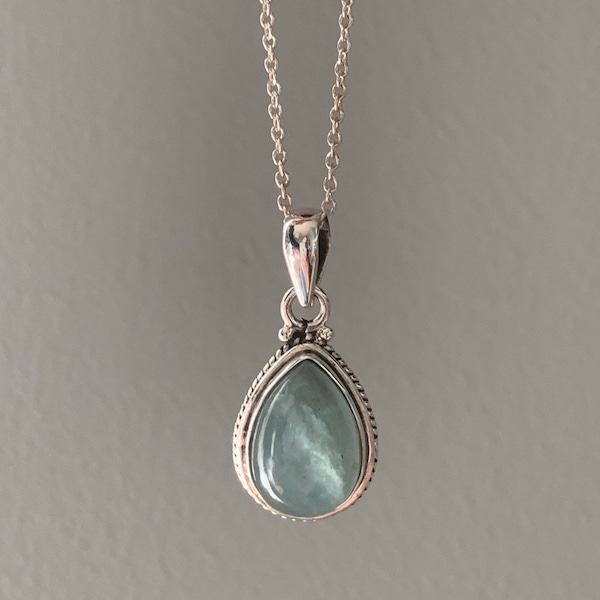 Collar de aguamarina en plata de ley: colgante en forma de lágrima, piedra de nacimiento de marzo