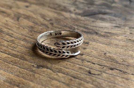 Feather thumb ring deals