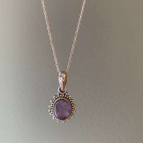 Collana di ametista delicata, collana Boho, collana di ametista ovale, pietra portafortuna di febbraio, collana viola in argento sterling, collana di ametista