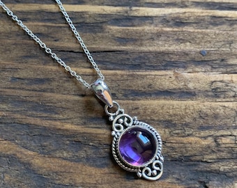 Collar de amatista en plata de ley: colgante de flor bohemia, piedra natal de febrero