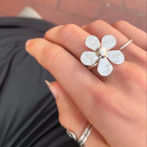 Daisy ring Sterling silver ring, Flower silver ring, Adjustable Daisy silver ring, chunky ring