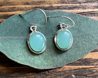 スターリングシルバーのアクアカルセドニーイヤリング：繊細なグリーン