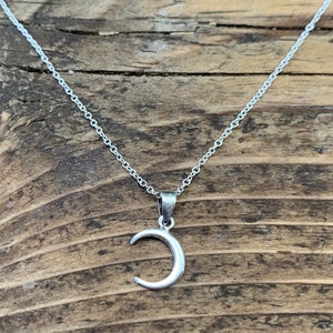 Colar de lua crescente, pequeno pingente de lua crescente, colar de lua crescente de prata esterlina, colar de lua crescente minimalista