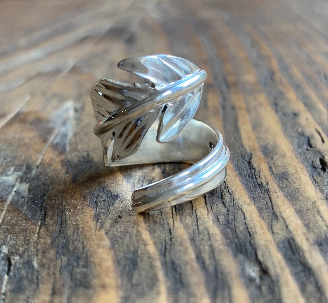 925