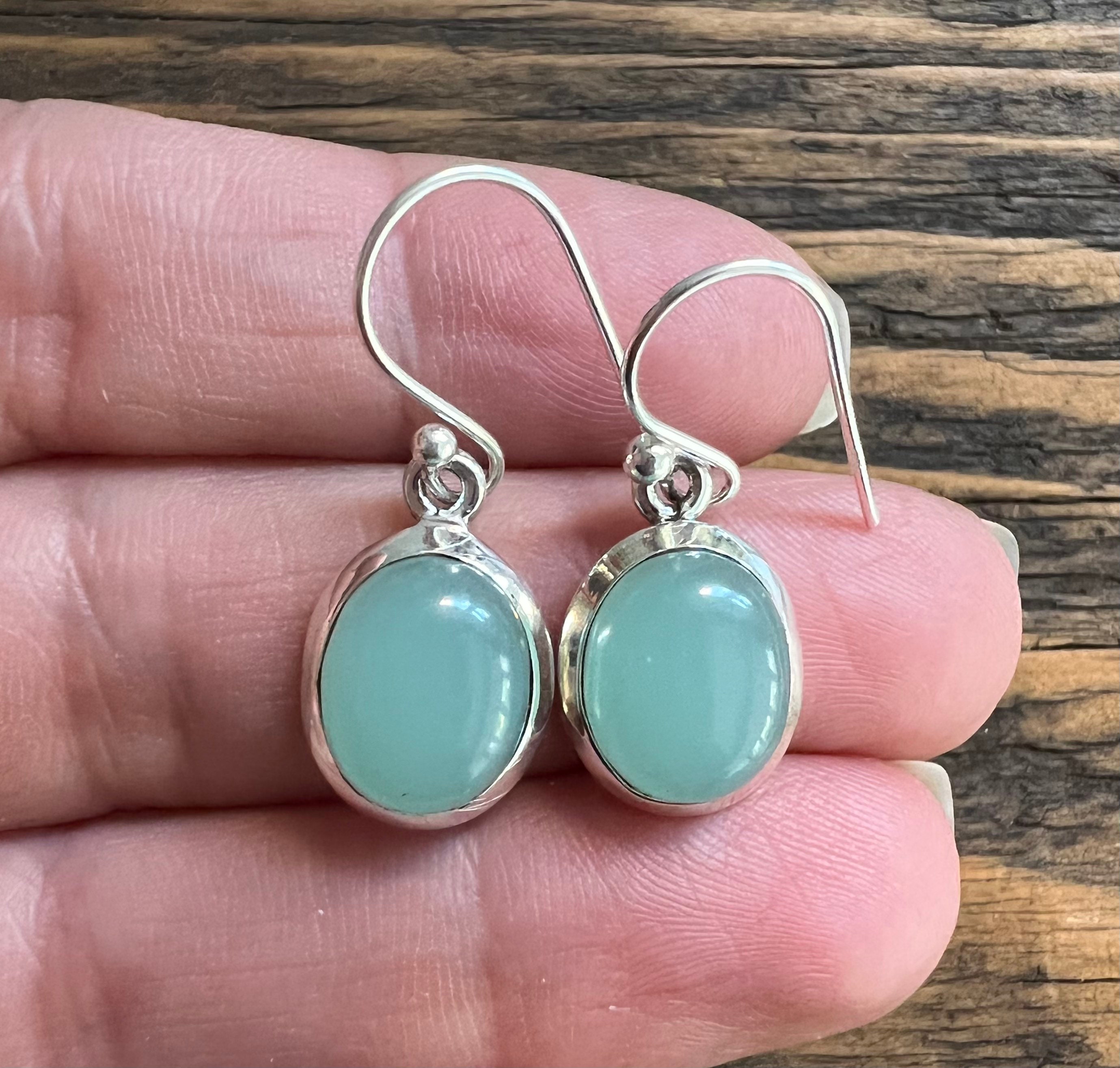 スターリングシルバーのアクアカルセドニーイヤリング：繊細なグリーン