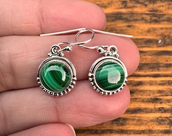 Pendientes de malaquita de plata de ley: Joyería bohemia ovalada verde