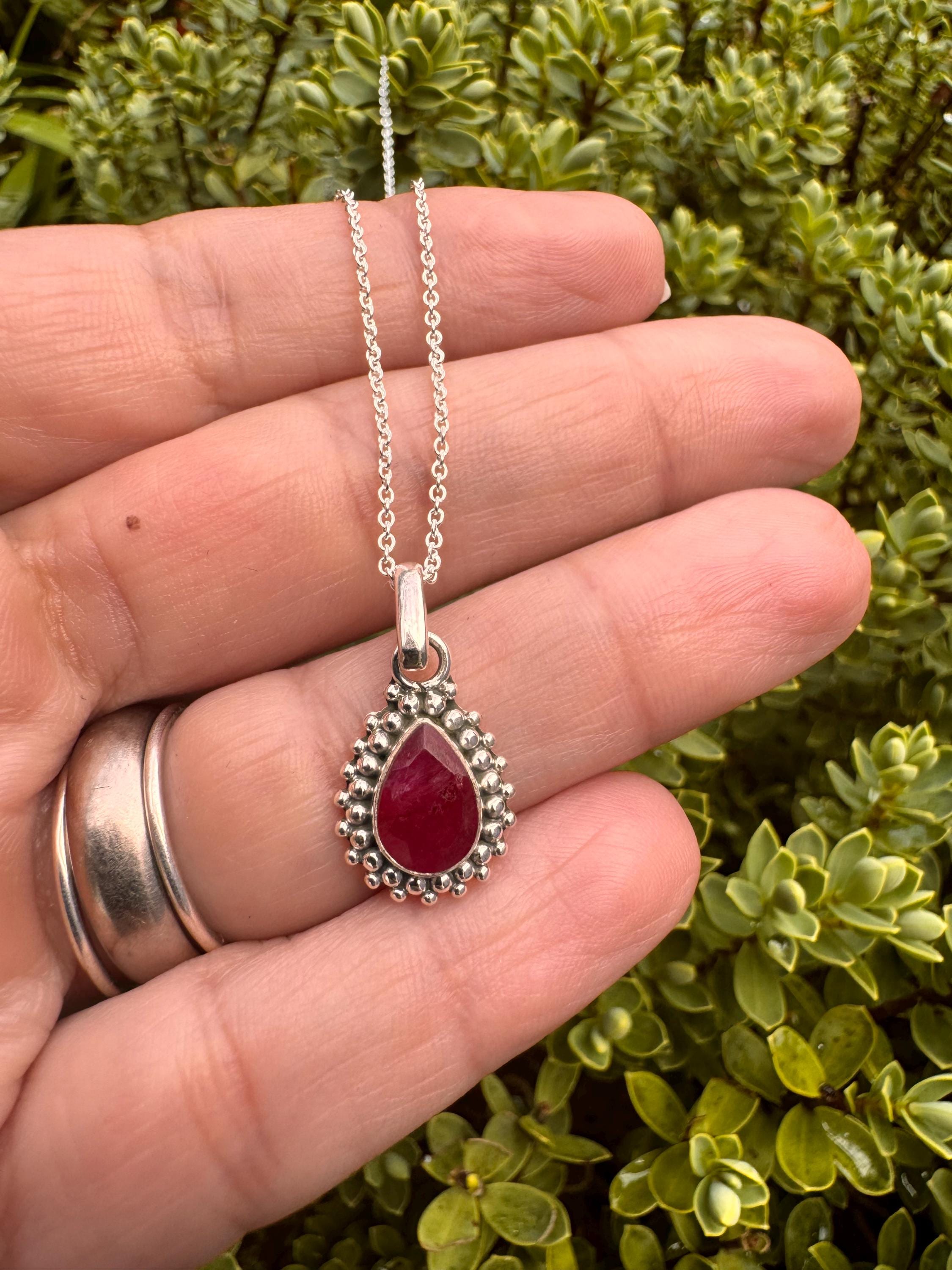 最終値下げ Rubi Necklace Pink Boho Necklace, Rubi Faceted Necklace, ルビー