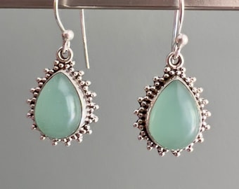 Boucles d'oreilles en calcédoine turquoise, Boucles d'oreilles délicates, Boucles d'oreilles de tous les jours, Boucles d'oreilles vertes, Calcédoine aquatique, Boucles d'oreilles en argent sterling