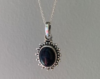 Collar ovalado de ónix negro en plata de ley: delicada joyería bohemia, piedra curativa