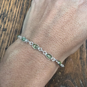 Silber Grüner Turmalin Armband: Minimalistischer Edelstein Schmuck