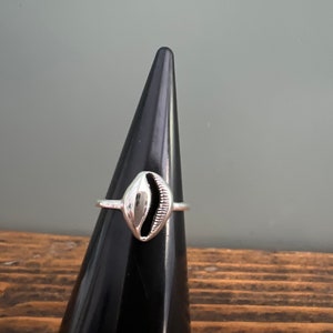 Silver shell ring, 925 sterling shell silver ring, Pinky ring, men and women shell ring, beach ring, surf ring, boho ring