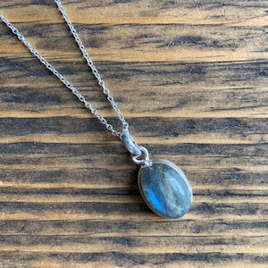 Oval Labradorite necklace, Sterling silver labradorite necklace, Gif for her, Christmas gift, Crystal necklace