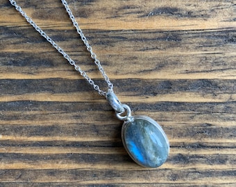 Sterling Silver Oval Labradorite Necklace: Gemstome Gift