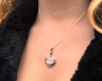 Collar de plata de ley con piedra lunar arcoíris: joyería bohemia delicada