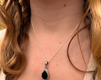Collar de zafiro en forma de lágrima: Plata de ley, piedra natal de septiembre