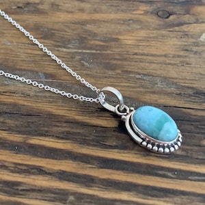 Colar de prata larimar, Colar delicado, Colar boho larimar, Colar oval azul, Colar larimar de prata esterlina