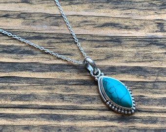 Collar de turquesa y plata de ley: Delicado estilo bohemio.
