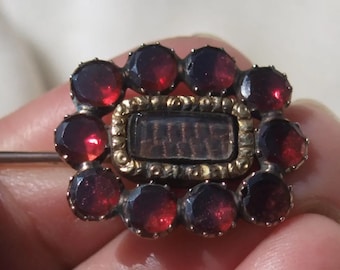Georgian Flat Garnet Gold Cravat Pin