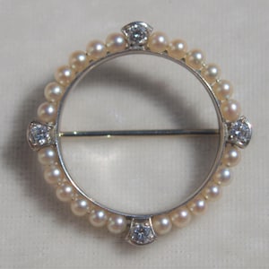 Art Deco Pearl Diamond Circle Brooch