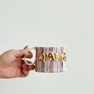 Taza de cerámica hecha a mano con nombre y diseño personalizado, idea de regalo artesanal, taza de café, regalo para ella, regalo único personalizado de cumpleaños y aniversario.