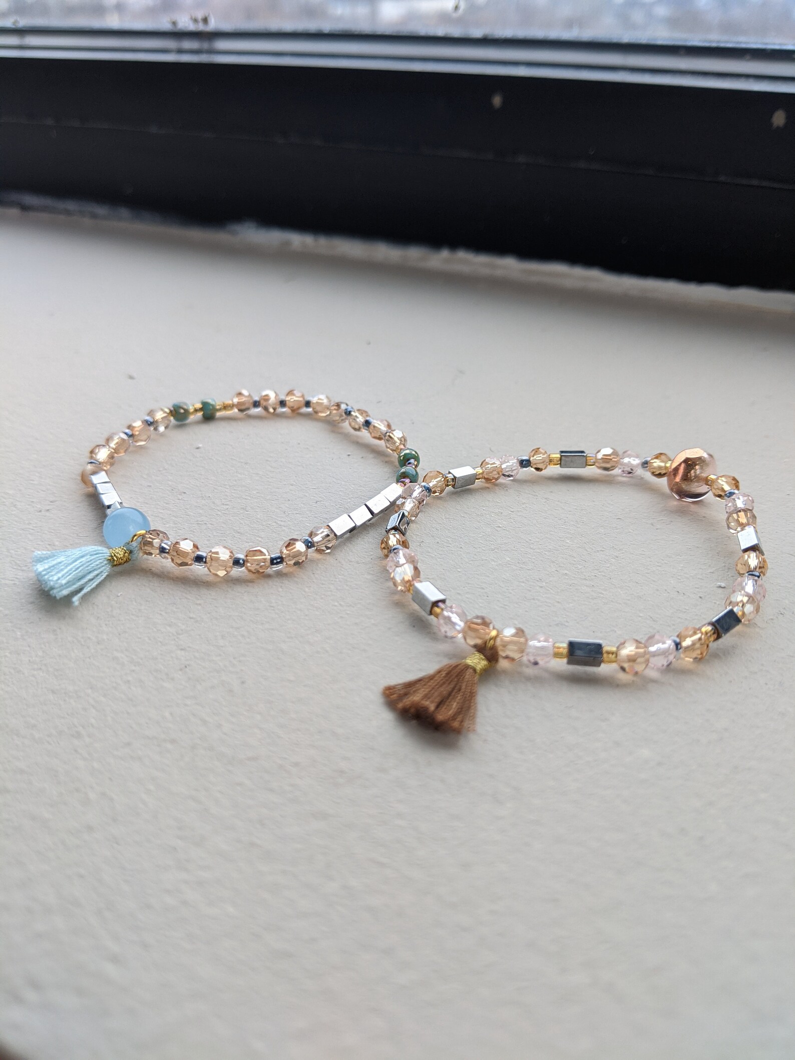 Livraison gratuite aux États-Unis / Mini tassel Bracelet Set / - Etsy