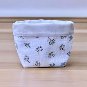 洗えるワイプやその他の美容アクセサリーを収納できるコットン ガーゼ バスケット (2 つのサイズでカスタマイズ可能)
