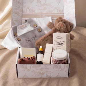 Personalised New Mum and Baby Pamper Hamper | Maternity Gift Care Set | Newborn Baby Shower Box | Postpartum care package for New Parents