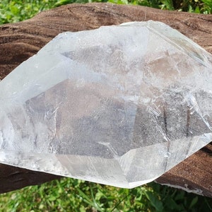 CRYSTAL QUARTZ from Brazil, 918g AAA-Quality , A Must-Have for Healers, Naturally Formed & Untouched