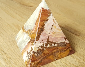 Naturalny kamień szlachetny piramida z zielonego onyksu, klasa A, 10 cm